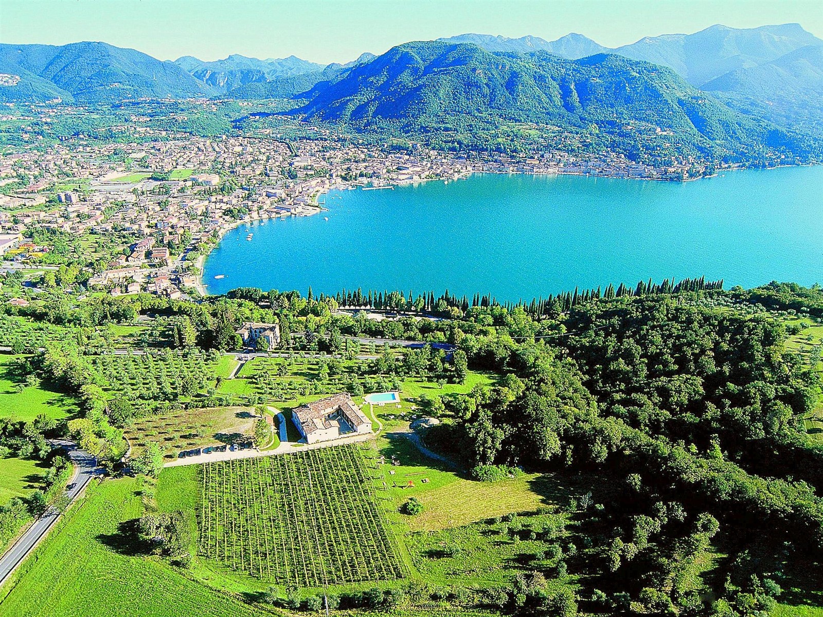 Ein Blick vom Ferienhaus auf den Gardasee