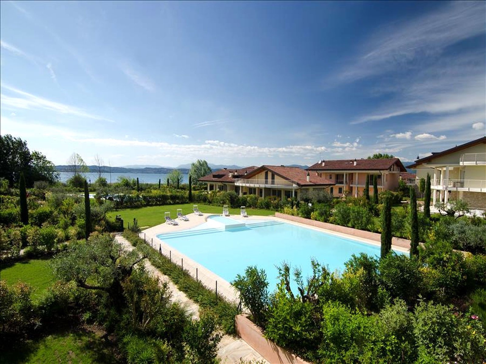 Ferienhaus Pool mit Blick über die Lombardei
